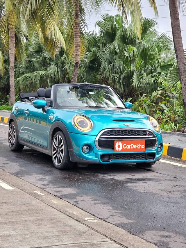 https://images10.gaadi.com/usedcar_image/3656849/original/processed_img2908196__usedcar_d5bbb36b_be8b_44f1_ac7e_deaa374a2b1f_5731699166460_1699166473.jpg?imwidth=6400