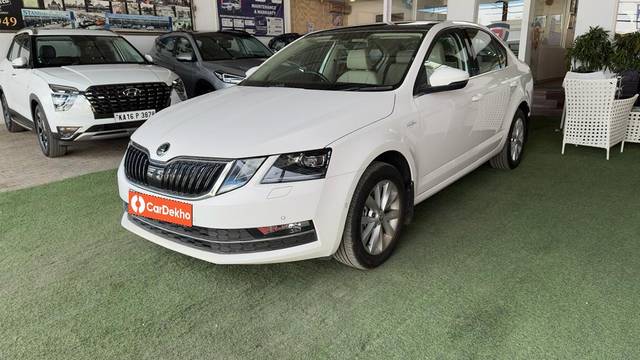 https://images10.gaadi.com/usedcar_image/3656994/original/processed_img2908253__used_car_2908253_1699173442.jpg?imwidth=6402
