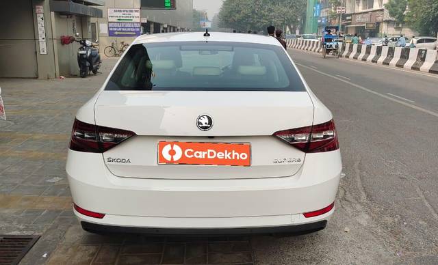 https://images10.gaadi.com/usedcar_image/3657014/original/processed_img2908262__usedcar_whatsappimage2023_11_05at103720am_9661699172210_1699172223.jpeg?imwidth=6401