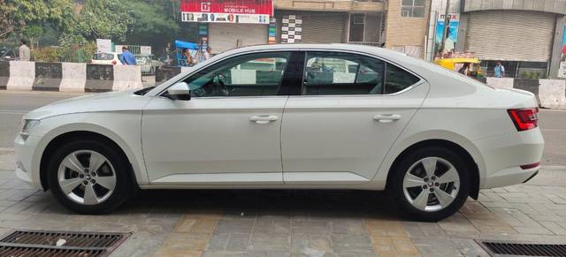 https://images10.gaadi.com/usedcar_image/3657014/original/processed_img2908262__usedcar_whatsappimage2023_11_05at103721am_1__9661699172210_1699172223.jpeg?imwidth=6402