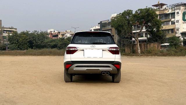 https://images10.gaadi.com/usedcar_image/3657024/original/processed_img2908264__used_car_2908264_1700466356.jpg?imwidth=6402
