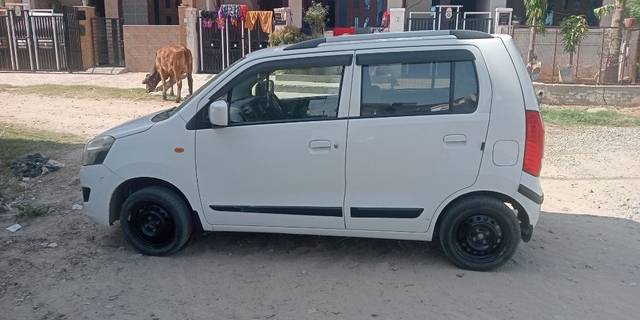 https://images10.gaadi.com/usedcar_image/3657140/original/29__VCC_IMG_1698565290152_1811458_95_1698565521.jpg?imwidth=6401