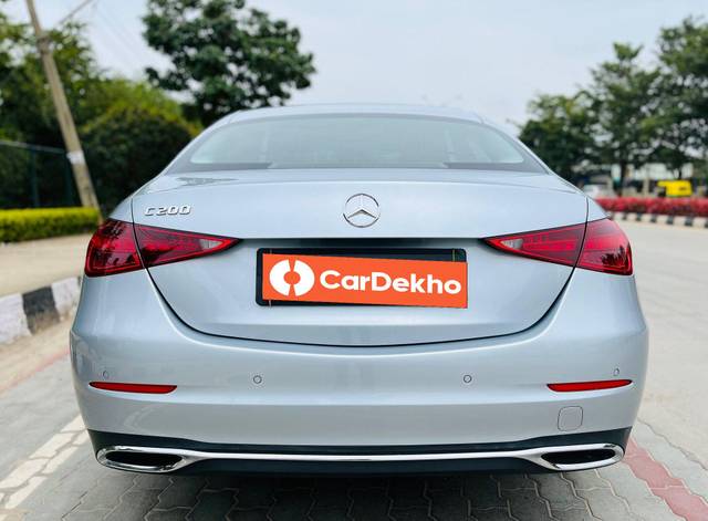 https://images10.gaadi.com/usedcar_image/3657242/original/processed_img2908370__used_car_2908370_1699181080.jpg?imwidth=6402