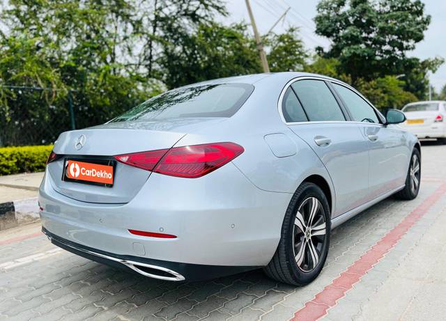 https://images10.gaadi.com/usedcar_image/3657242/original/processed_img2908370__used_car_2908370_1699181084.jpg?imwidth=6401
