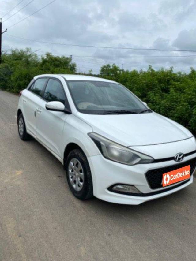 https://images10.gaadi.com/usedcar_image/3657244/original/processed_c678c683-c32d-4ffc-b90c-e846ae579963.jpeg?imwidth=6400