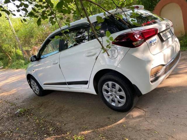 https://images10.gaadi.com/usedcar_image/3657259/original/processed_19f3b816-44ba-4208-9fa8-39a1197b9b5d.jpg?imwidth=6402