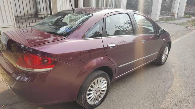 https://images10.gaadi.com/usedcar_image/3657372/original/processed_img2908432__used_car_2908432_1699186318.jpg?imwidth=6401