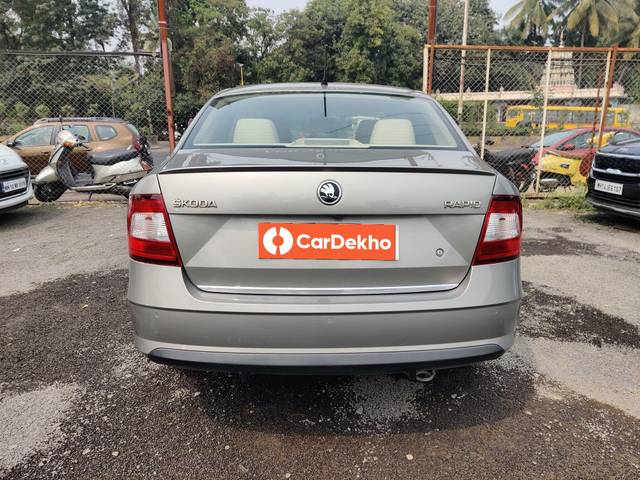 https://images10.gaadi.com/usedcar_image/3657378/original/processed_img2908435__used_car_2908435_1699186614.jpg?imwidth=6401