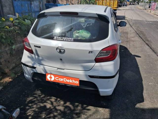 https://images10.gaadi.com/usedcar_image/3657423/original/processed_74cd75e0-0de1-42c2-92fa-3efd2cf464ff.jpg?imwidth=6401