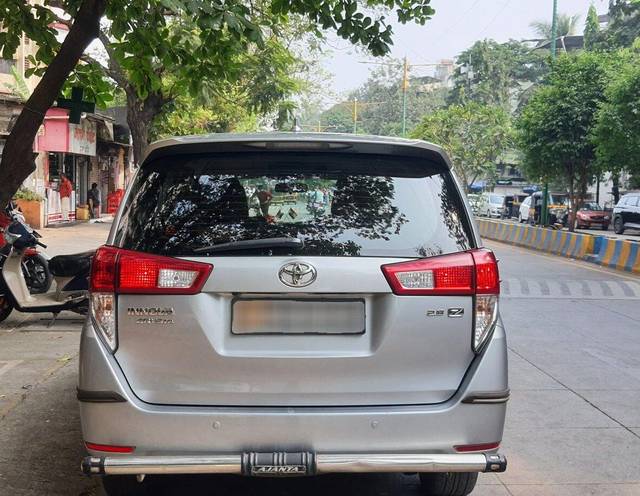 https://images10.gaadi.com/usedcar_image/3657856/original/processed_img2908553__used_car_2908553_1699210937.jpg?imwidth=6402