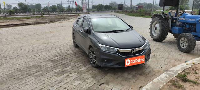 https://images10.gaadi.com/usedcar_image/3657883/original/processed_1bcceabd-78f0-489c-86bd-147a5bb1d041.jpg?imwidth=6400