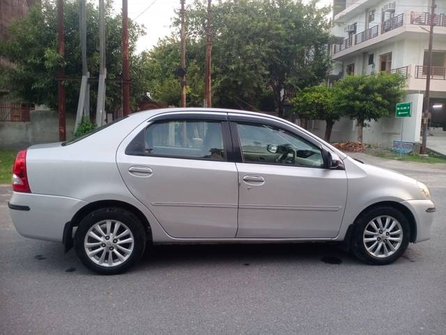 https://images10.gaadi.com/usedcar_image/3657923/original/processed_df67fe51-9e48-45e5-be0a-505e1d4d3dec.jpg?imwidth=6402