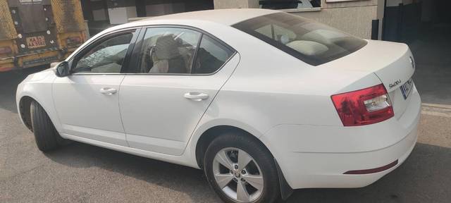 https://images10.gaadi.com/usedcar_image/3657987/original/processed_57fa012a-db0c-4f24-9a8c-2c6931962ba9.jpg?imwidth=6400