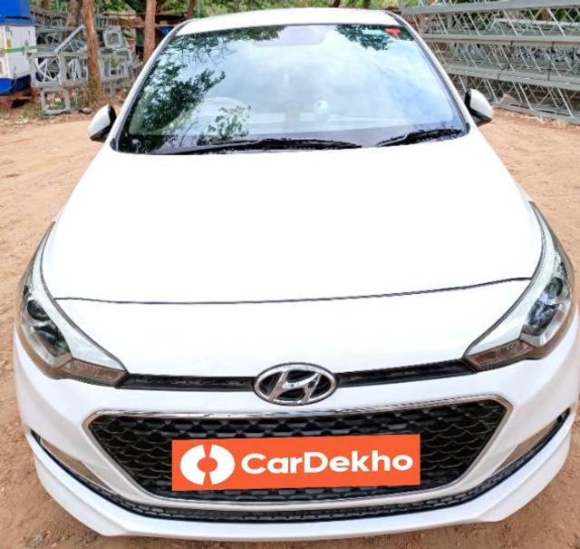 https://images10.gaadi.com/usedcar_image/3657993/original/processed_4643804b-ee08-4cc7-afd5-d53eec0a3005.jpg?imwidth=6400