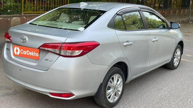 https://images10.gaadi.com/usedcar_image/3658120/original/processed_img2908603__usedcar_2_8101699248576_1699248728.jpg?imwidth=6402