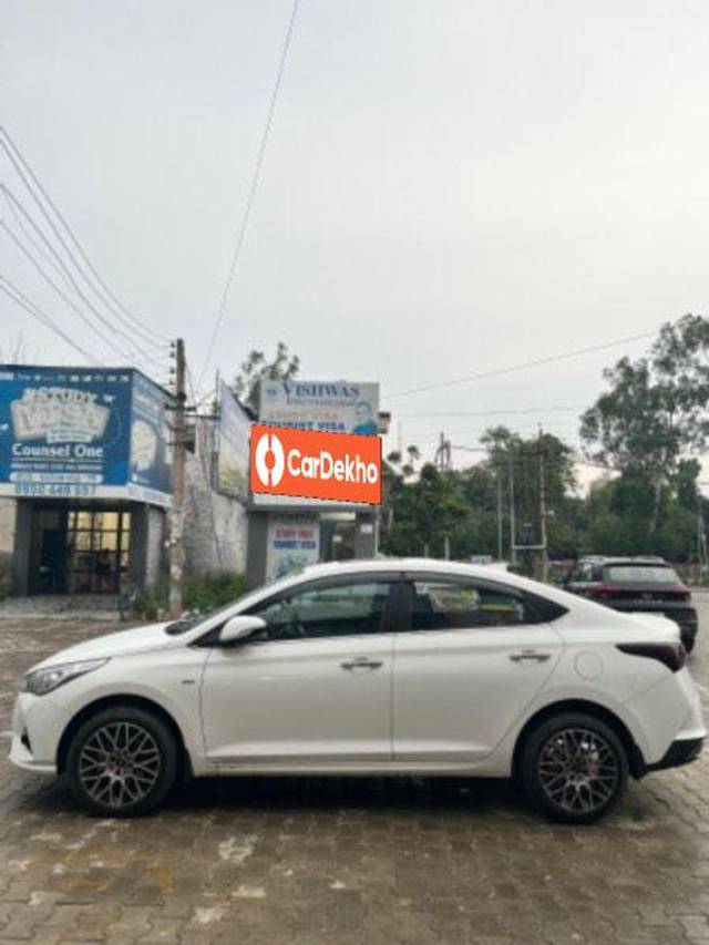 https://images10.gaadi.com/usedcar_image/3658143/original/processed_c18cc4fd-13be-43c3-9293-55356f74530c.jpeg?imwidth=6402