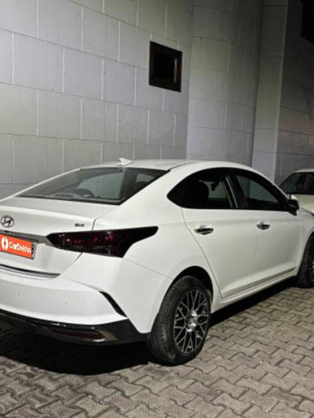 https://images10.gaadi.com/usedcar_image/3658143/original/processed_c54b6d70-41b1-40cc-bb25-019842861b72.jpeg?imwidth=6401