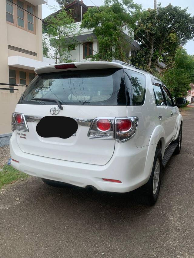 https://images10.gaadi.com/usedcar_image/3658195/original/processed_f9b0872d-688d-4cdb-b436-09d60e5624f3.jpg?imwidth=6401