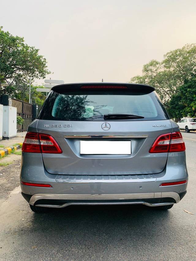 https://images10.gaadi.com/usedcar_image/3658242/original/processed_img2908670__usedcar_4_8101699252721_1699252766.jpg?imwidth=6402