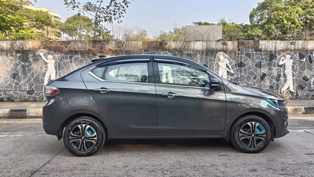 https://images10.gaadi.com/usedcar_image/3658255/original/processed_img2908679__used_car_2908679_1699253219.jpg?imwidth=6401