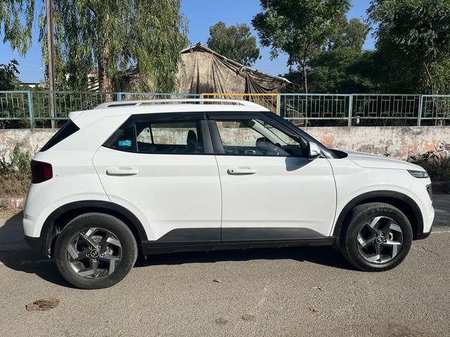 https://images10.gaadi.com/usedcar_image/3658256/original/img2908680__usedcar_2_8101699253056_1699253073.jpg?imwidth=6401