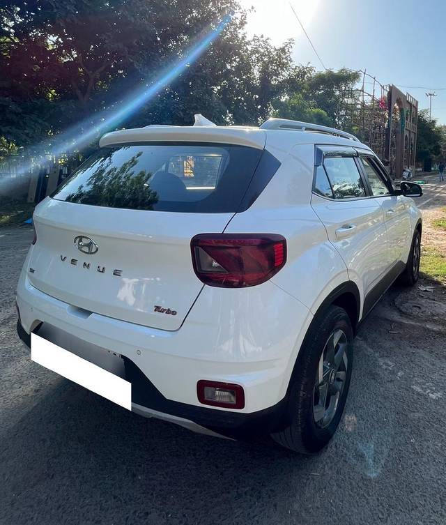 https://images10.gaadi.com/usedcar_image/3658256/original/processed_img2908680__usedcar_4_8101699253056_1699253073.jpg?imwidth=6402