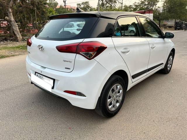 https://images10.gaadi.com/usedcar_image/3658257/original/processed_img2908681__used_car_2908681_1699253246.jpg?imwidth=6401