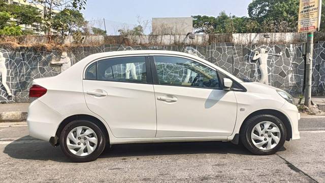 https://images10.gaadi.com/usedcar_image/3658284/original/processed_img2908698__used_car_2908698_1699253702.jpg?imwidth=6401
