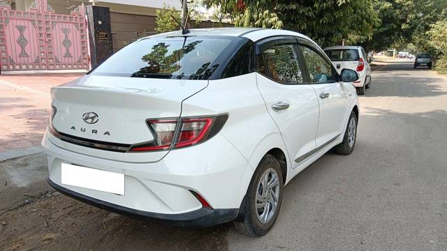 https://images10.gaadi.com/usedcar_image/3658381/original/processed_img2908756__used_car_2908756_1699256455.jpg?imwidth=6402