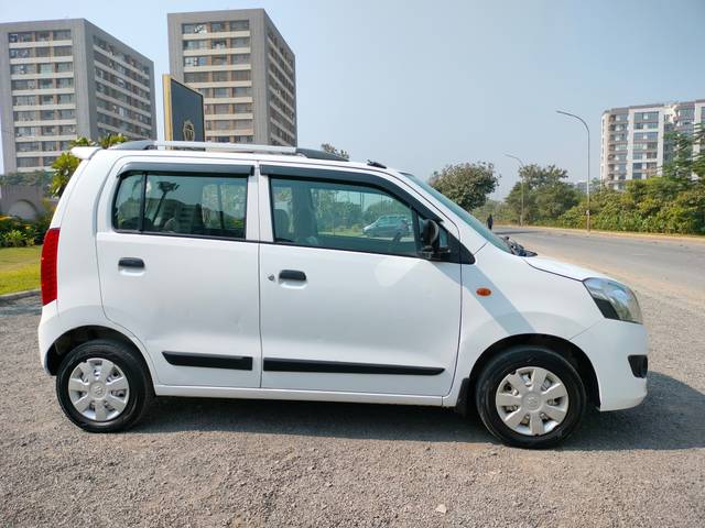 https://images10.gaadi.com/usedcar_image/3658697/original/img2908932__used_car_2908932_1699266221.jpg?imwidth=6401