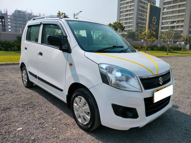 https://images10.gaadi.com/usedcar_image/3658697/original/processed_img2908932__used_car_2908932_1699266223.jpg?imwidth=6400