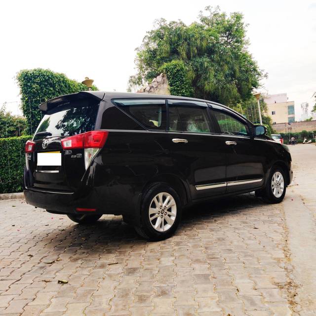 https://images10.gaadi.com/usedcar_image/3658732/original/processed_img2908952__used_car_2908952_1699285823.jpg?imwidth=6402