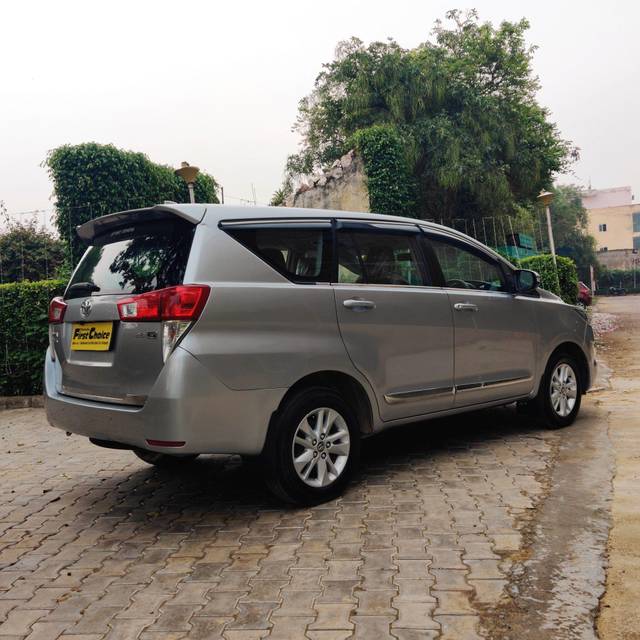 https://images10.gaadi.com/usedcar_image/3658739/original/processed_img2908957__used_car_2908957_1699286043.jpg?imwidth=6402