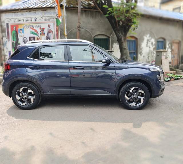 https://images10.gaadi.com/usedcar_image/3658970/original/processed_img2909128__used_car_2909128_1699272011.jpg?imwidth=6401