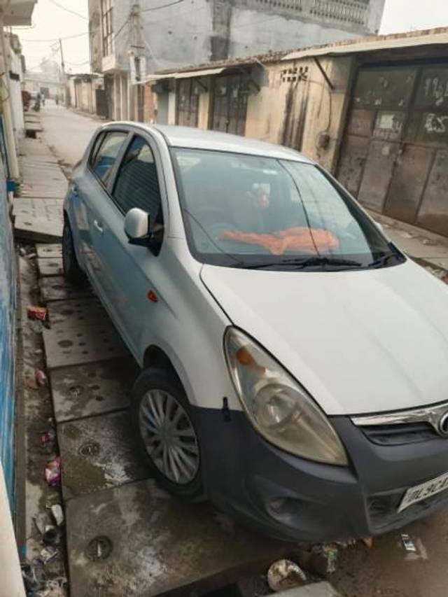 https://images10.gaadi.com/usedcar_image/3658994/original/processed_0b355b28-de78-40bc-bf14-a4d7cbe81332.jpg?imwidth=6402