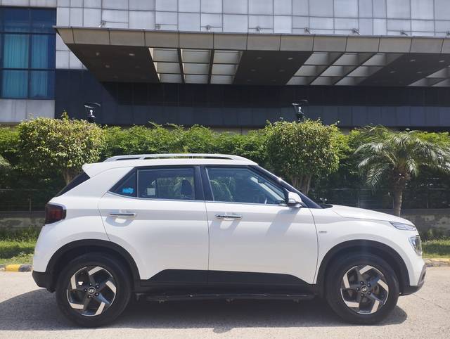 https://images10.gaadi.com/usedcar_image/3659220/original/img2909287__used_car_2909287_1699278715.jpg?imwidth=6401