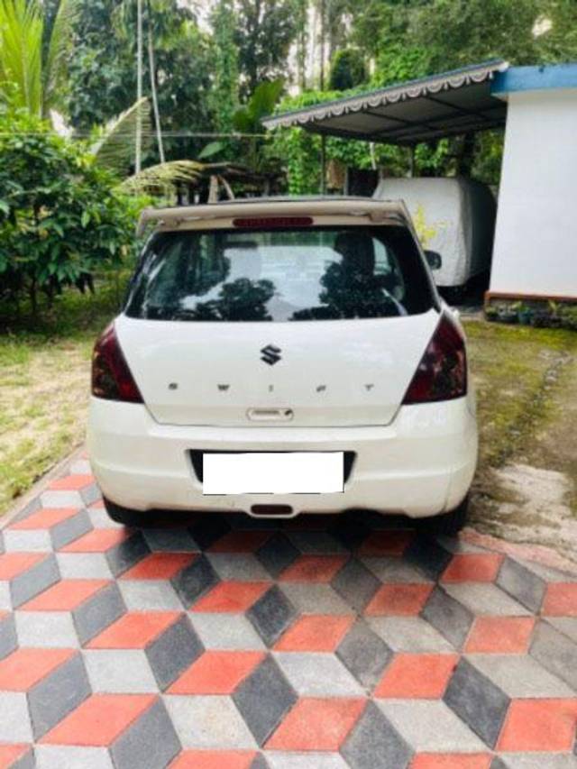 https://images10.gaadi.com/usedcar_image/3659230/original/processed_cb32007e-356e-4aca-aac4-89f971ea5772.jpeg?imwidth=6401