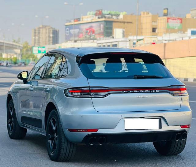 https://images10.gaadi.com/usedcar_image/3659240/original/processed_img2909298__used_car_2909298_1699279754.jpg?imwidth=6402