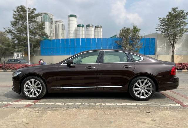 https://images10.gaadi.com/usedcar_image/3659279/original/img2909315__used_car_2909315_1699280450.jpg?imwidth=6402