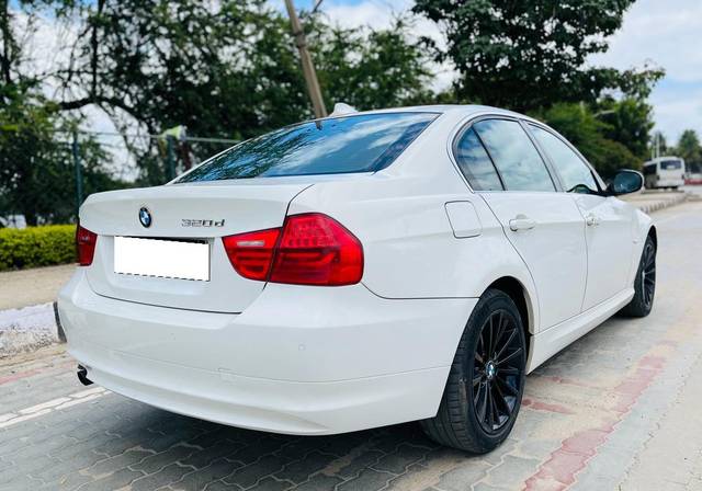 https://images10.gaadi.com/usedcar_image/3659283/original/processed_img2909318__used_car_2909318_1699280622.jpg?imwidth=6401