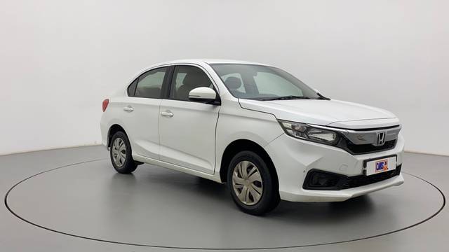 https://images10.gaadi.com/usedcar_image/3659393/original/e7d2c239-6460-46a3-b87c-0975f62cd091__42.jpg?imwidth=6400