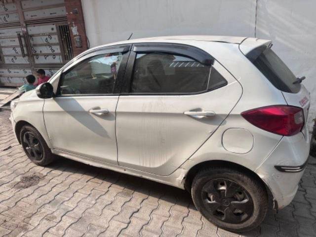 https://images10.gaadi.com/usedcar_image/3659399/original/processed_16d8195f-b7a4-4d54-8f27-5b722c4fcd8a.jpeg?imwidth=6402