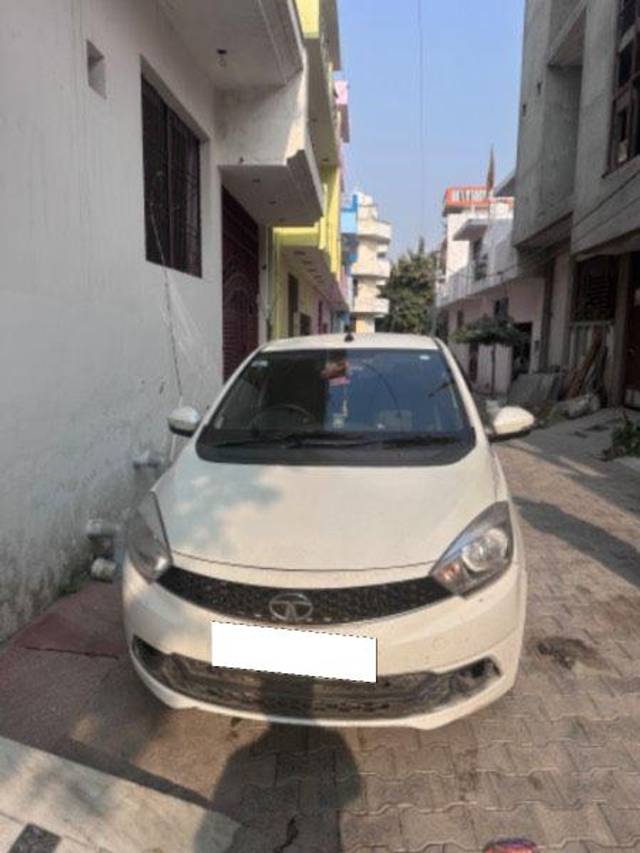 https://images10.gaadi.com/usedcar_image/3659399/original/processed_8b99d5a2-ea14-4286-8afa-8fe2cd50c8d2.jpeg?imwidth=6400