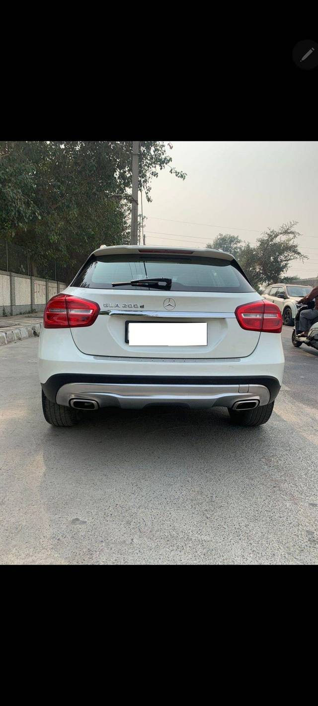 https://images10.gaadi.com/usedcar_image/3659664/original/processed_img2909390__used_car_2909390_1699321565.jpg?imwidth=6402