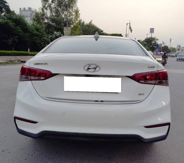 https://images10.gaadi.com/usedcar_image/3659695/original/processed_img2909397__used_car_2909397_1699325558.jpg?imwidth=6402