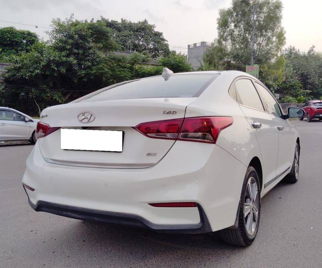 https://images10.gaadi.com/usedcar_image/3659695/original/processed_img2909397__used_car_2909397_1699325559.jpg?imwidth=6401