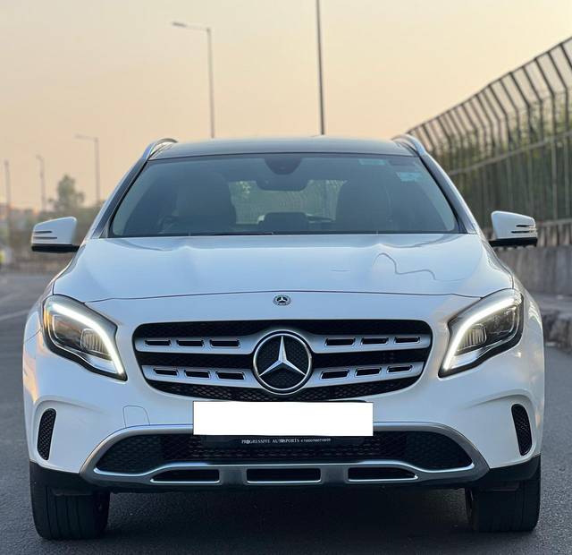 https://images10.gaadi.com/usedcar_image/3659877/original/processed_img2909446__used_car_2909446_1699339003.jpg?imwidth=6402