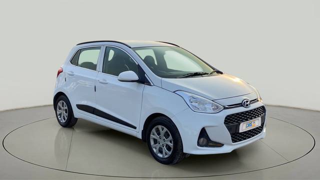 https://images10.gaadi.com/usedcar_image/3660121/original/slot__1-7-Exterior-13539759740-3beb28cd9fd54a4c8024a6e3af8d4506-Exterior-7.jpg?imwidth=6400