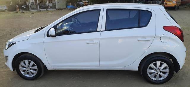 https://images10.gaadi.com/usedcar_image/3660171/original/processed_img2909621__usedcar_whatsappimage2023_02_14at33749pm_1__8171699343417_1699343567.jpeg?imwidth=6402