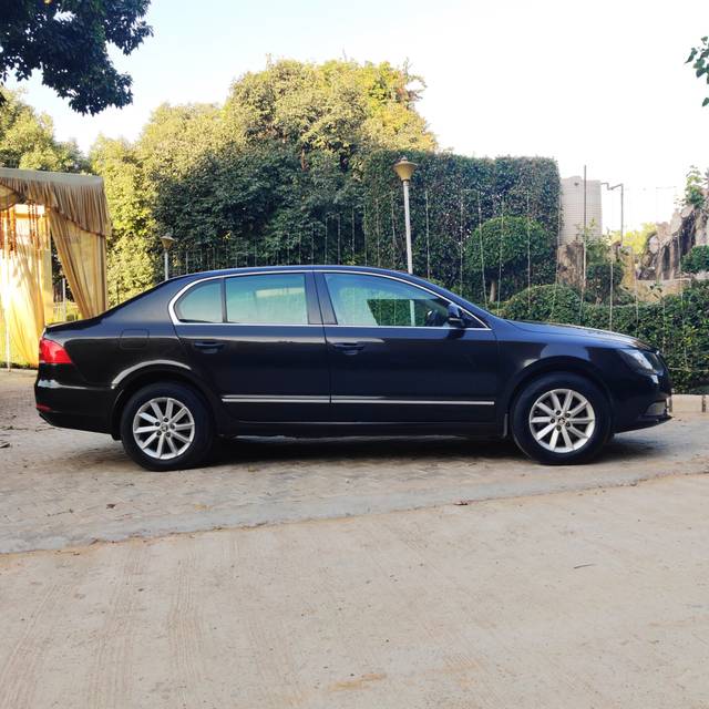 https://images10.gaadi.com/usedcar_image/3660211/original/img2909654__used_car_2909654_1699433608.jpg?imwidth=6401